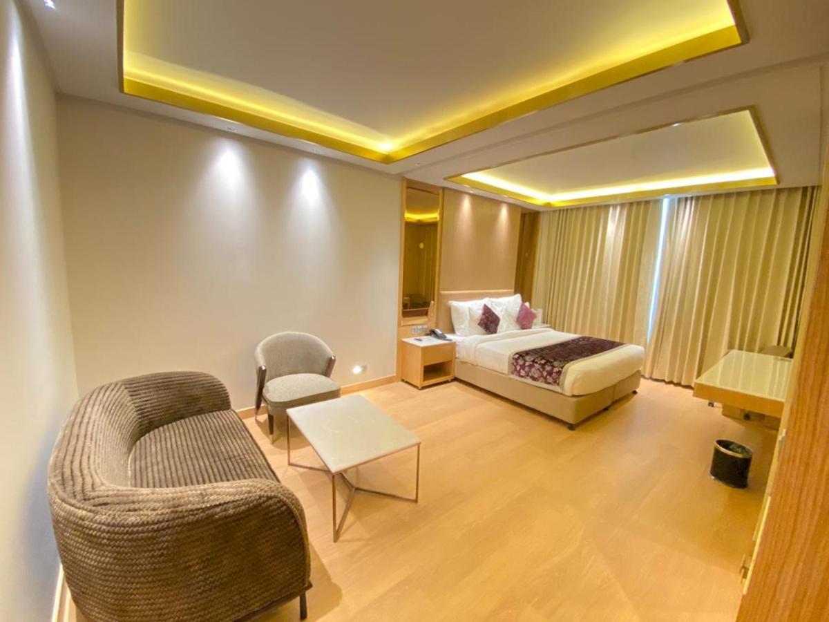 Nirvana Luxury Hotel L Ludhiana Exterior photo